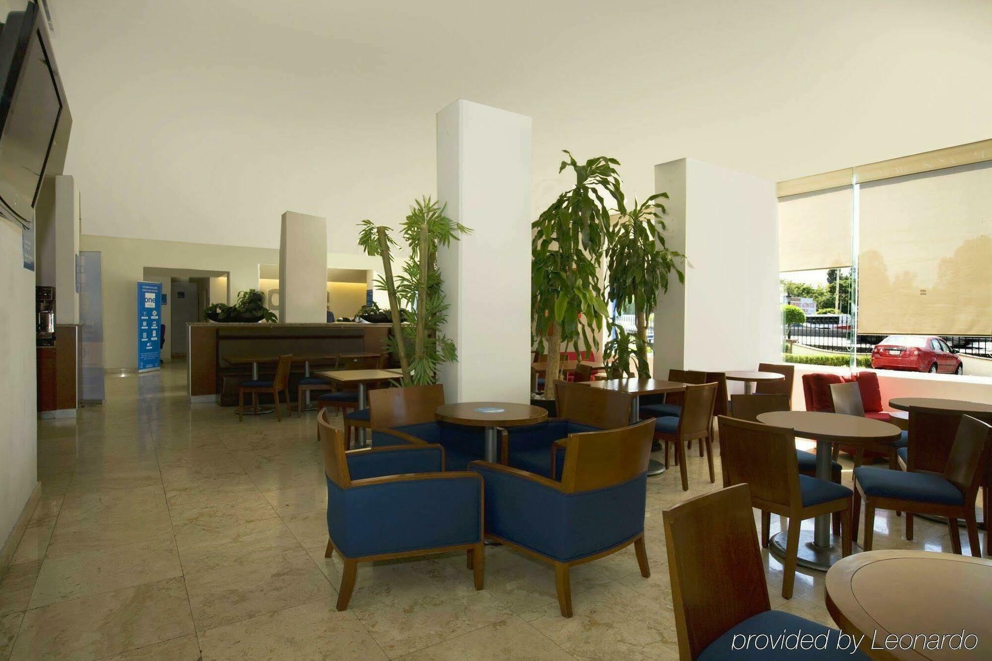 One Plaza Galerias 3* Querétaro