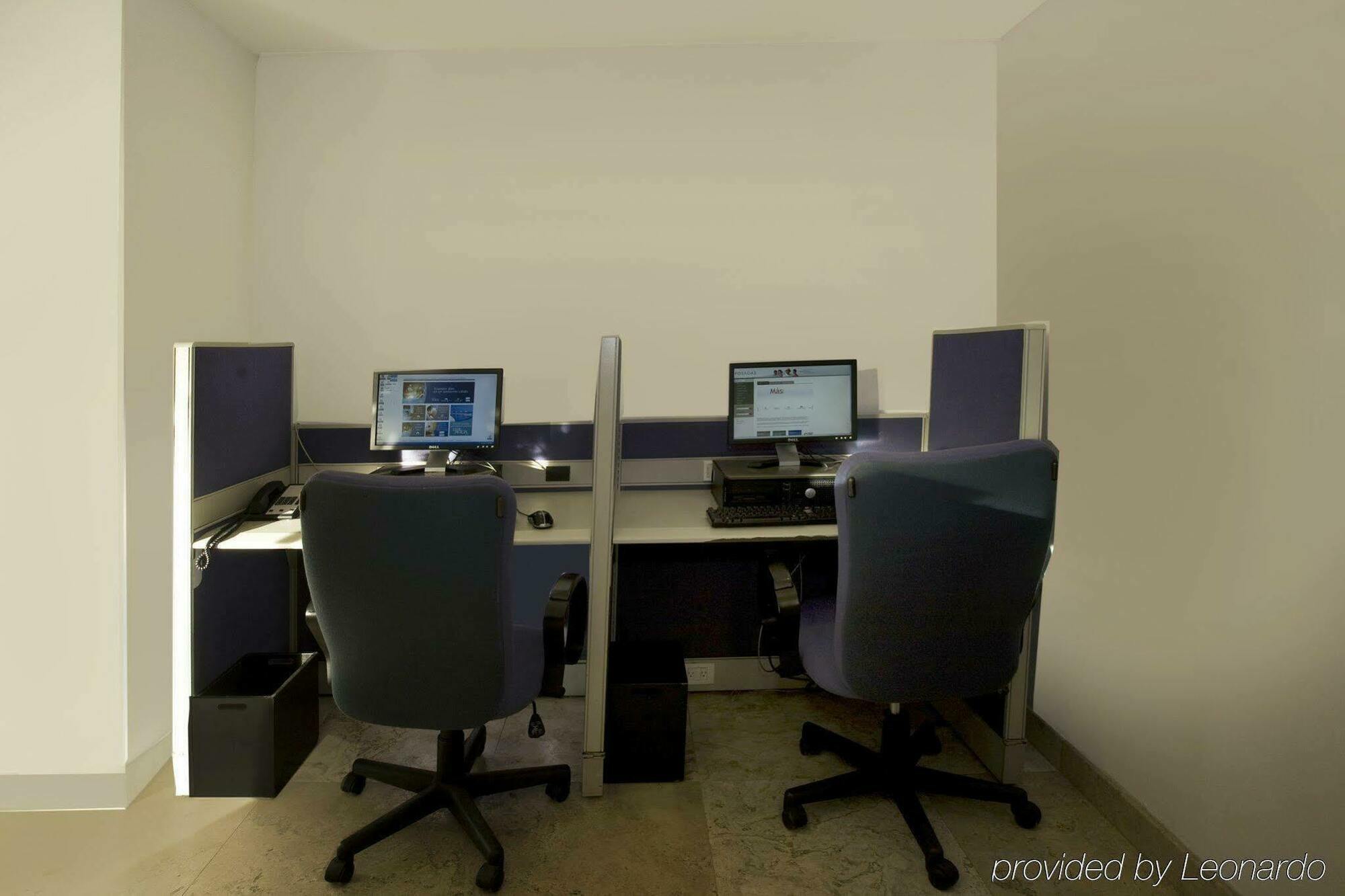 Hotel One Plaza Galerias 3*