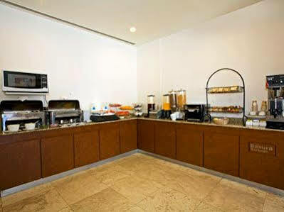 One Plaza Galerias 3*